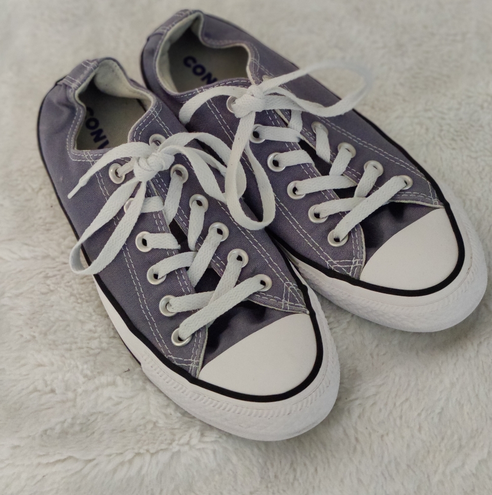 Like New: Converse Chuck Taylors All Star Low Top Shoes Women's 8/Men's 6